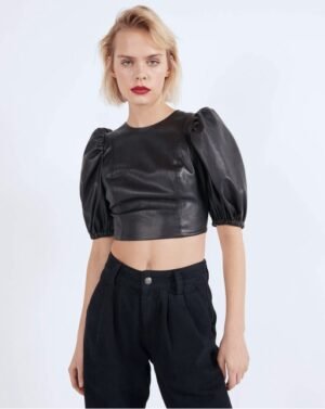 Blusa de couro sintético com mangas volumosas